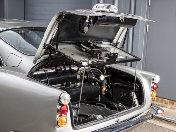 Aston Martin DB5 Jamesa Bonda do kupienia